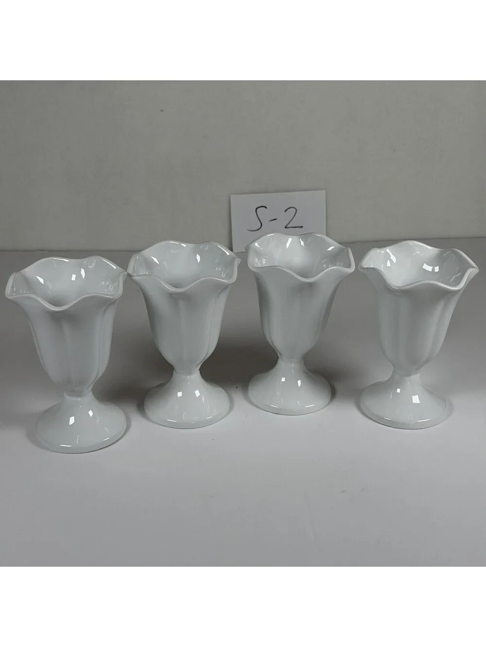 Set of 4 Sur La Table White Porcelain Footed Ice Cream Dessert Bowls Scalloped
